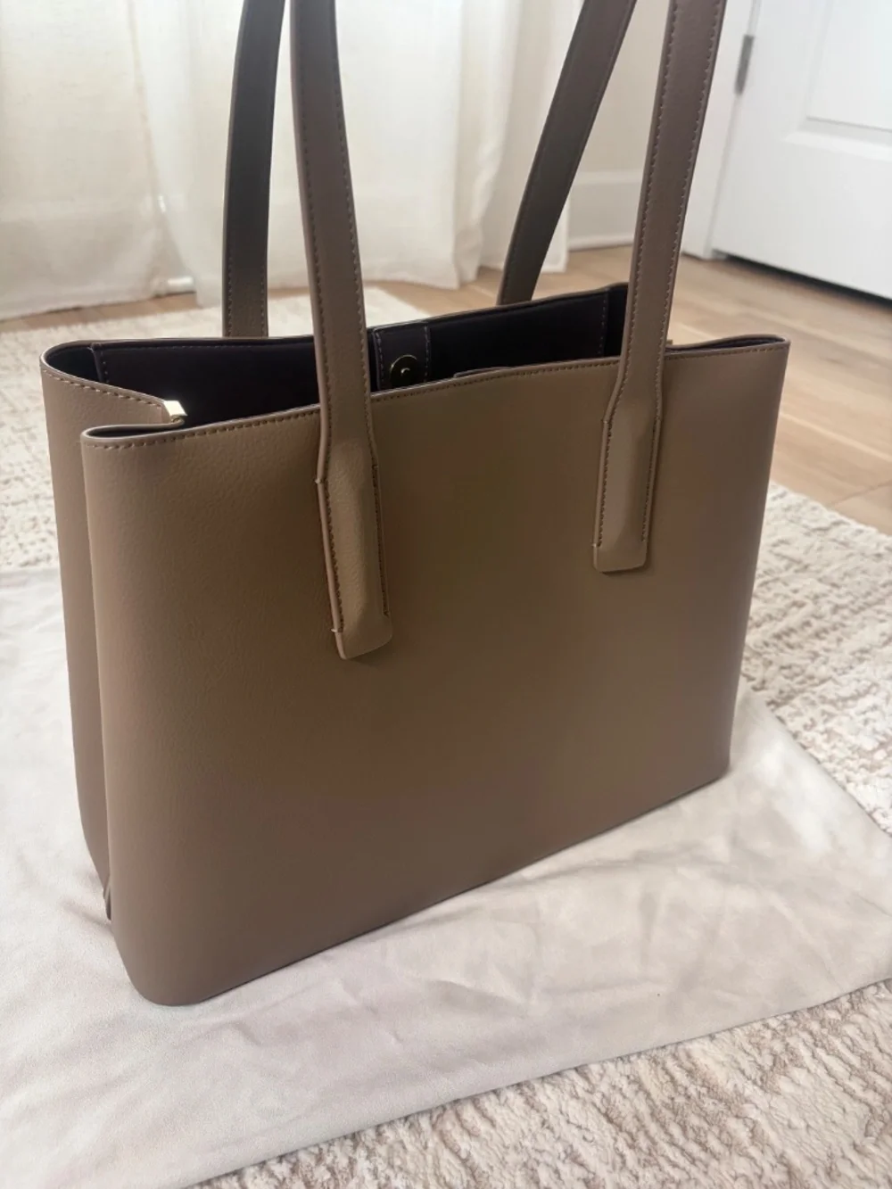 Freja New York Linnea Tote Bag Taupe Vegan Leather NWOT With Dust Bag R$318